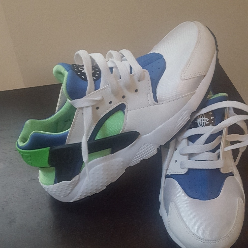 NIKE Huaraches